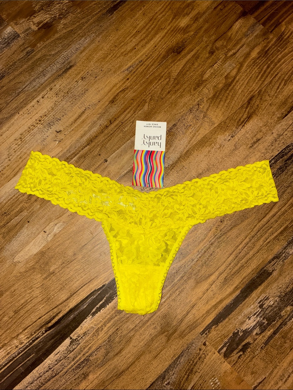 NWT Hanky Panky Signature Lace low rise thong panties. Sunshine yellow.